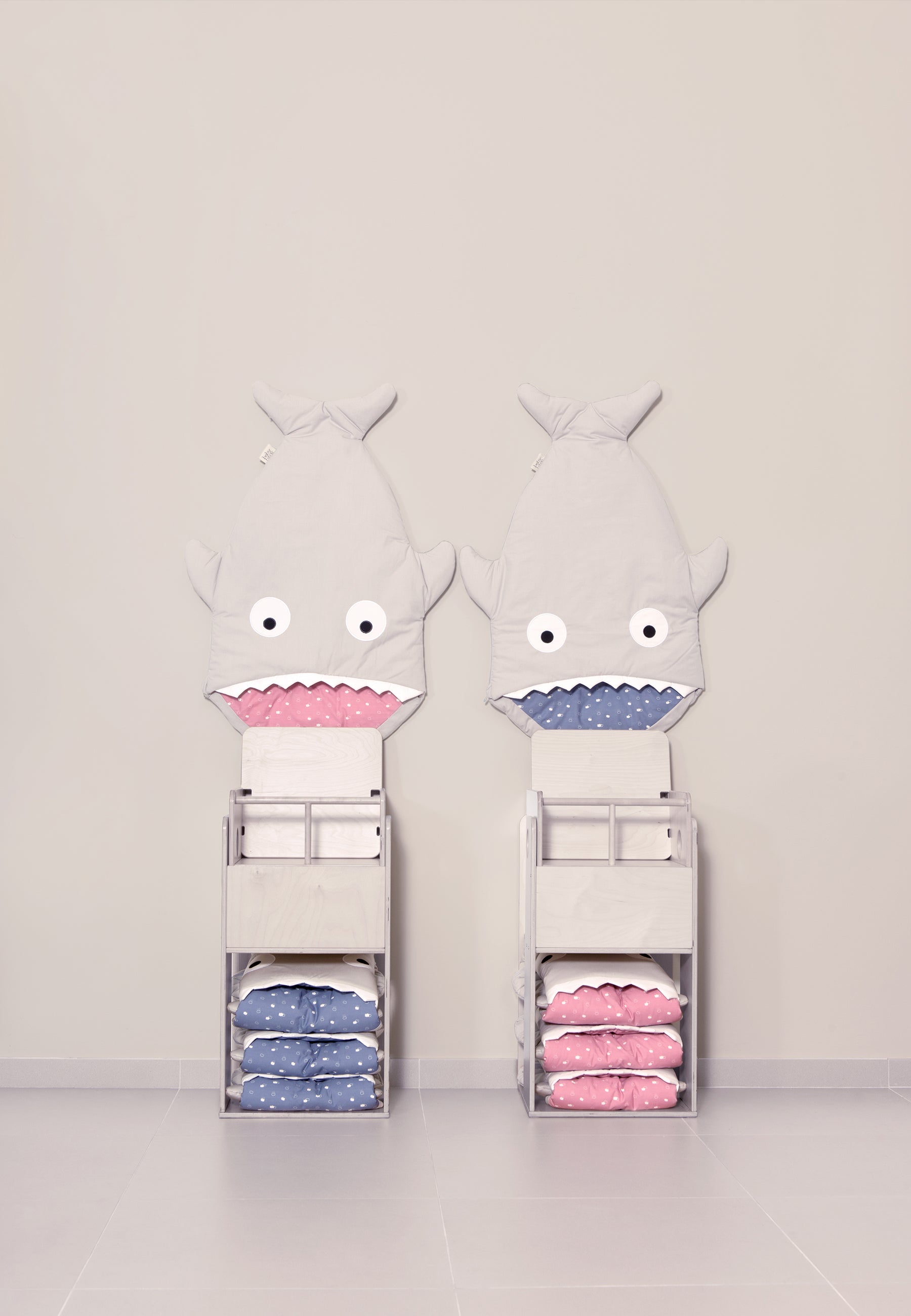 Saco Tiburón para bebé - Gris Piedra - Nubes Rosas