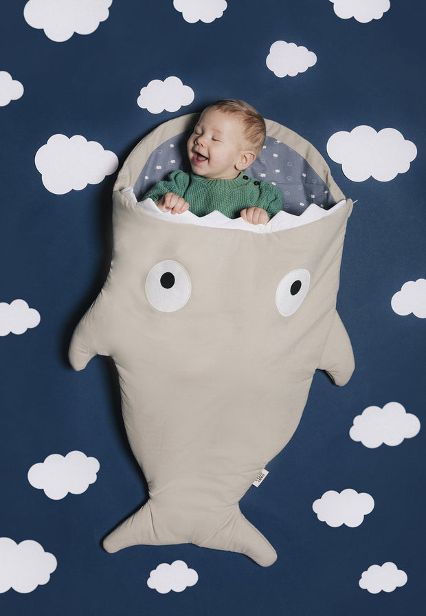Saco Tiburón para bebé - Gris Piedra - Nubes azules